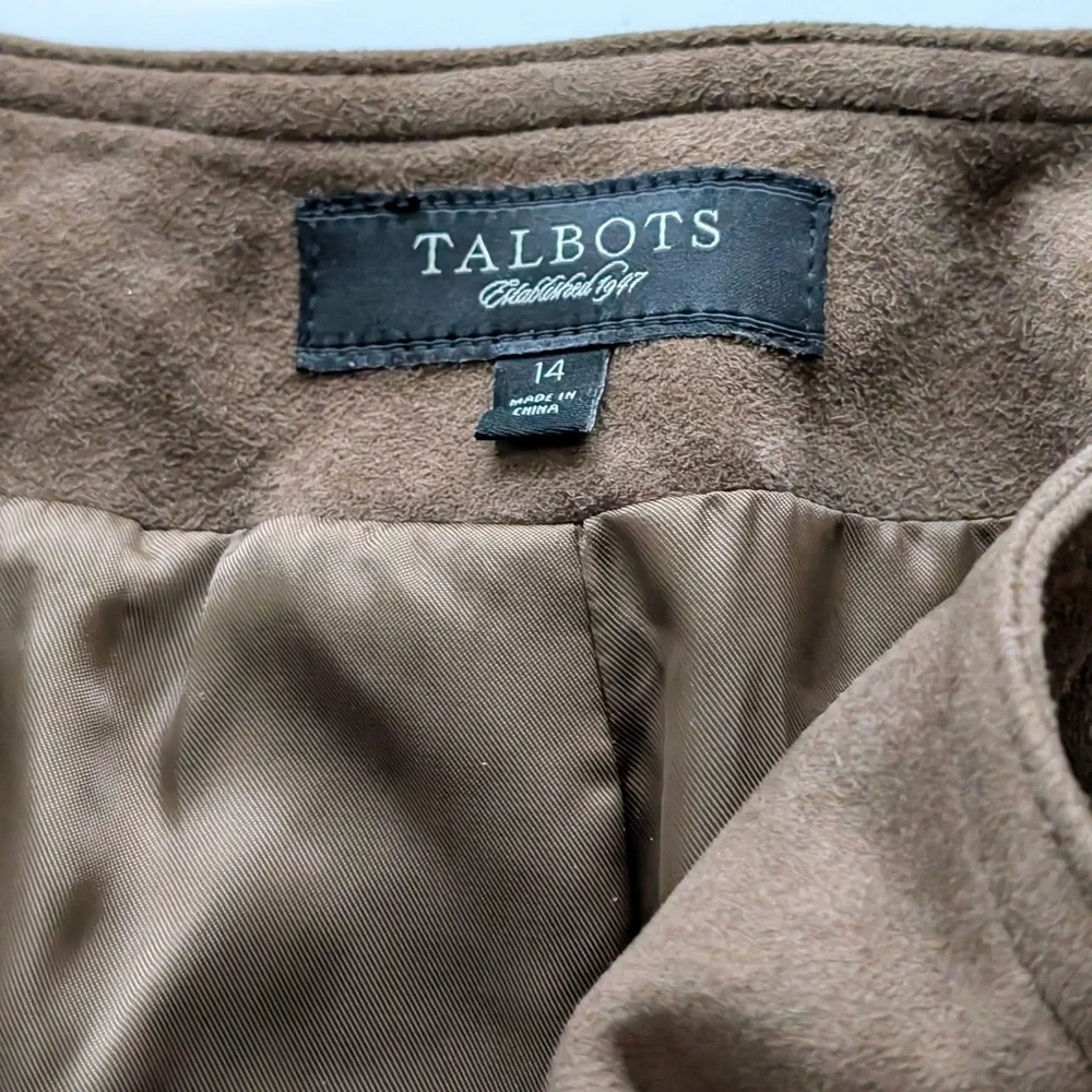 Talbots Suede Jacket Women’s Size 14
Coffee Brown One button front with pockets - Picture 5 of 6